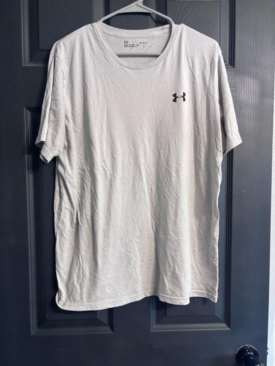 Under Armour Other - Under Armour Light Gray Short Sleeve Crew Tee with Chest Logo